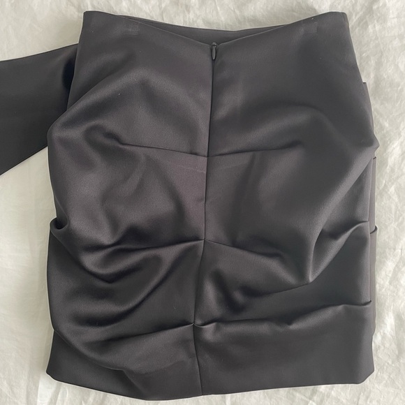 HOUSE OF CB Black Skirt with Rhinestone Buckle - Picture 4 of 4